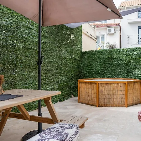 Aggire Retro Apartman *